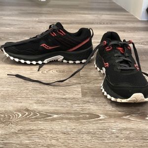 Saucony trail running shoes